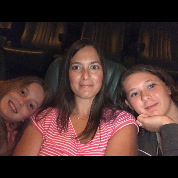 Meet your Posher, Jenn - Picture 1 of 1